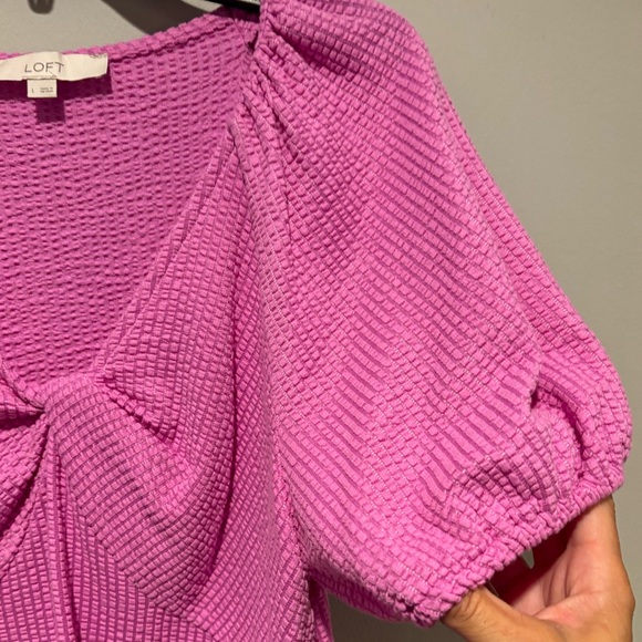 Women's Loft Short Sleeve Puff Top. Color is fuschia. Worn 1x. Size Large - Picture 3 of 12